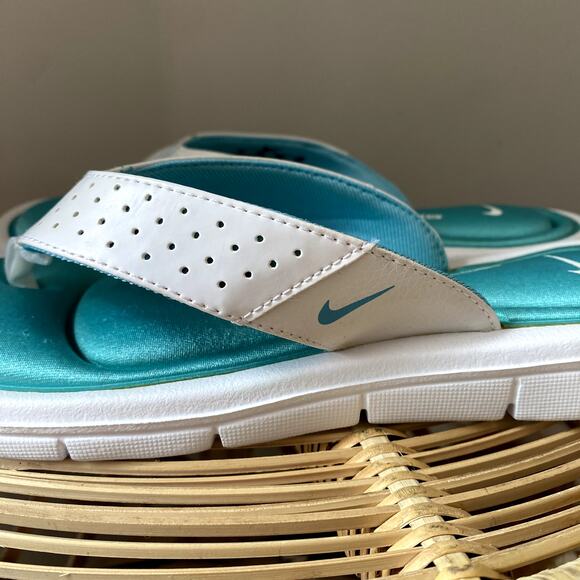 Nike Women's Comfort Thong Sandal White/Polarized Blue 7 - Picture 1 of 8